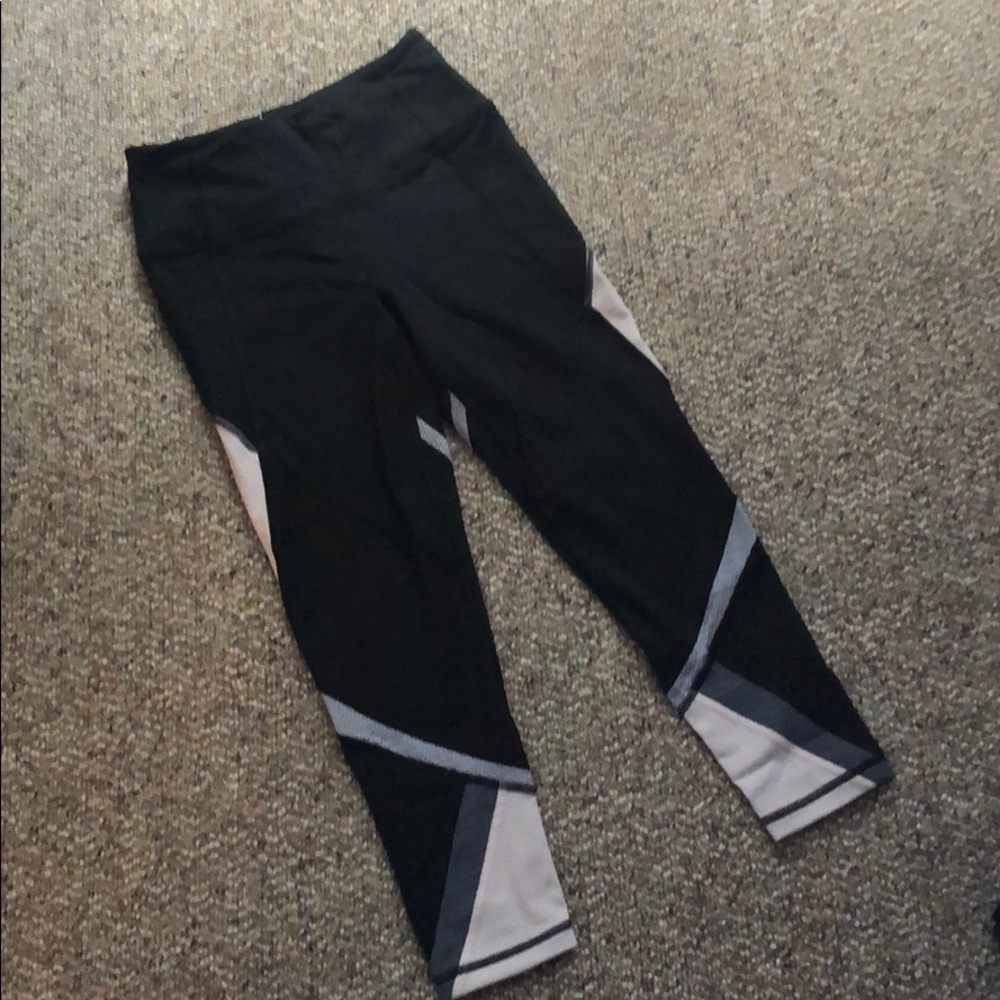 Victoria’s Secret Cropped Legging